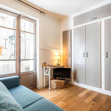 Amazing In With Kitchenette
